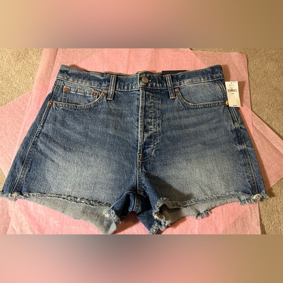 GAP Pants - Gap “Cheeky Short” high rise denim shorts. Size 8/29. 3 button fly 5 pockets NWT